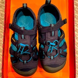 Navy Keen Washable water shoes size 13